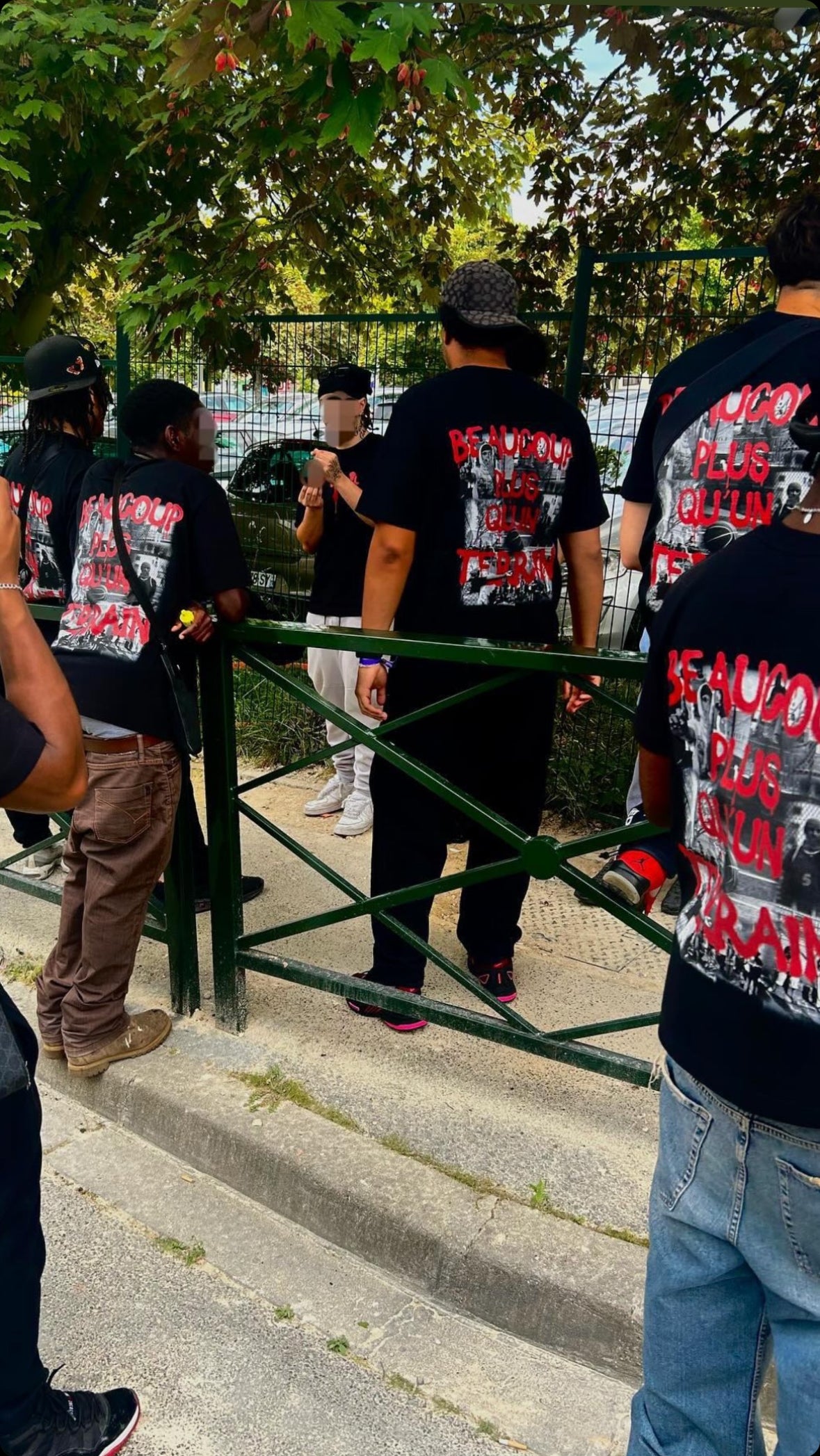 T SHIRT 144 "Beaucoup plus qu'un terrain"